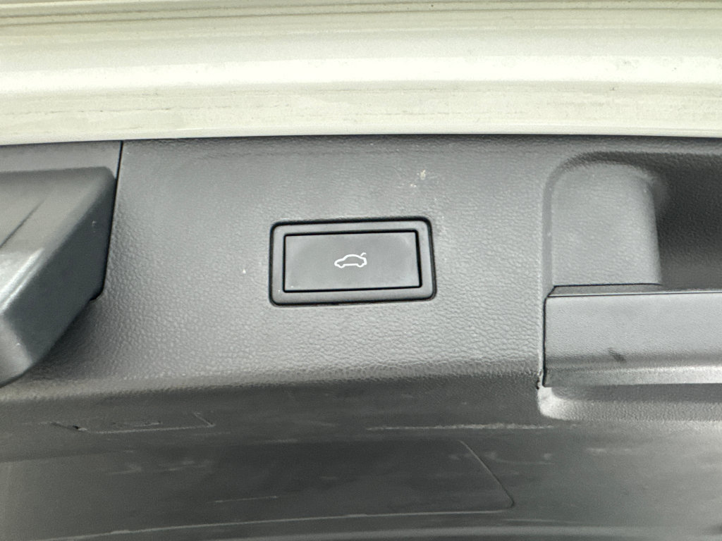 Used 2024 Volkswagen Atlas SE w/ Panoramic Sunroof Package FWD image 84