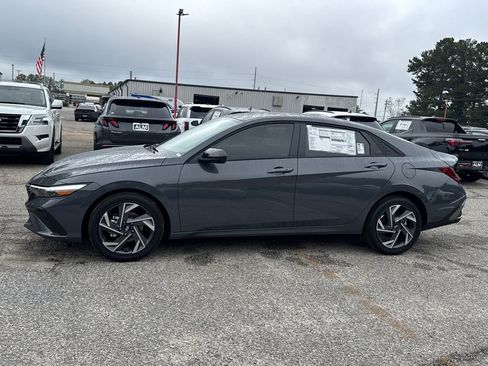 New 2025 Hyundai Elantra Sport image 2