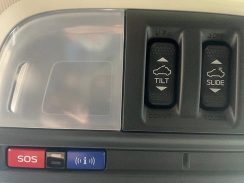 Used 2025 Subaru Crosstrek 2.0i Premium image 10