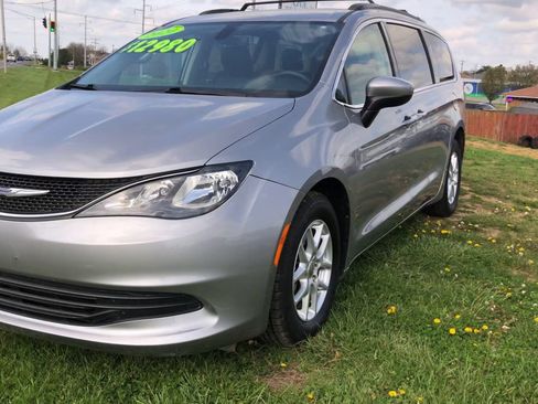 Used 2020 Chrysler Voyager Lxi image 4