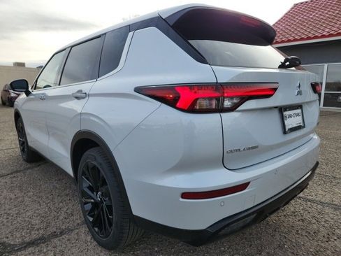 New 2024 Mitsubishi Outlander SE image 5