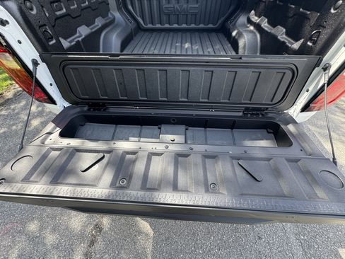 New 2025 GMC Canyon Elevation w/ Convenience Package image 8