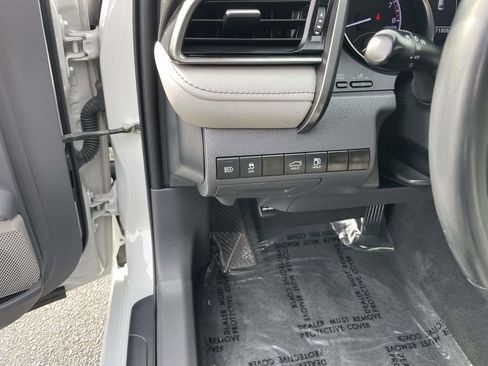 Used 2022 Toyota Camry SE image 31
