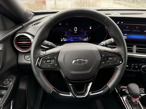 Certified 2025 Chevrolet Trax RS FWD image 13