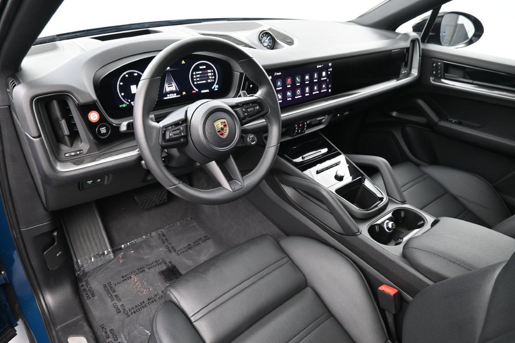 Certified 2024 Porsche Cayenne Coupe AWD/4WD image 4