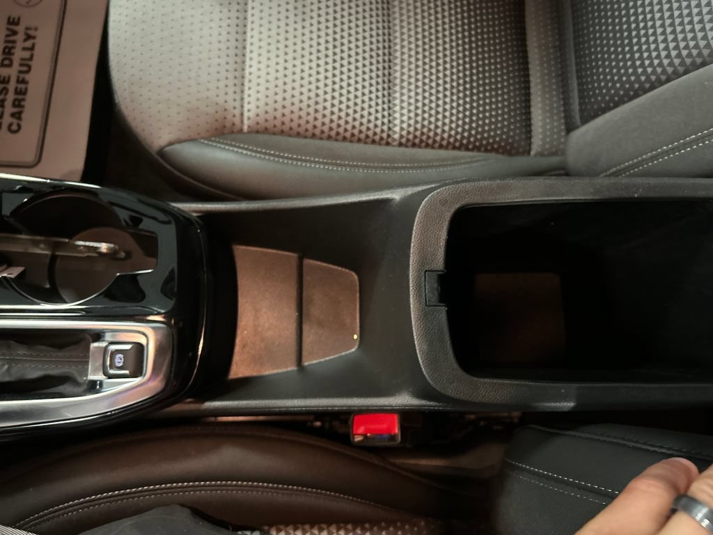 Used 2025 Chevrolet Trax LT FWD image 19