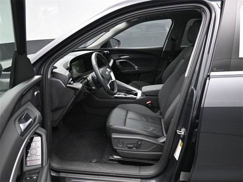 Certified 2025 Audi Q5 Premium w/ Convenience Package image 9