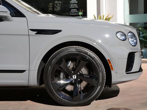 New 2025 Bentley Bentayga AWD/4WD image 6