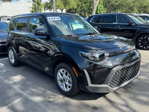 Certified 2025 Kia Soul LX w/ LX Technology Package FWD image 8