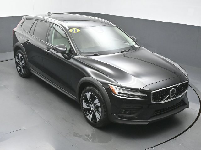 Used 2025 Volvo V60 B5 Cross Country Plus AWD/4WD image 43