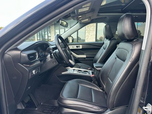 Used 2021 Ford Explorer Limited w/ Hybrid Equipment Group 310A AWD/4WD image 2
