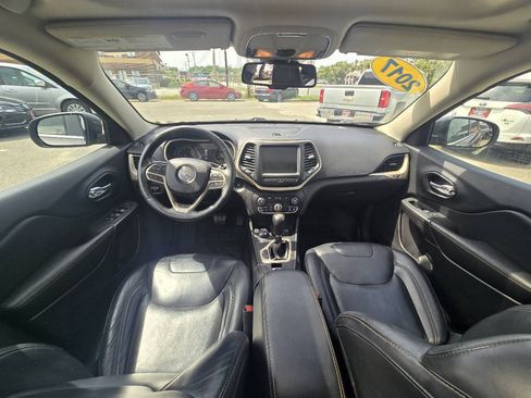Used 2017 Jeep Cherokee Limited AWD/4WD image 31