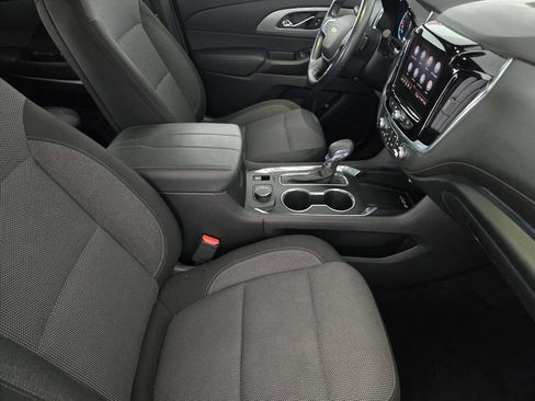 Used 2022 Chevrolet Traverse LT FWD image 16
