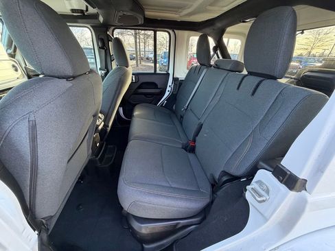 Certified 2025 Jeep Wrangler Unlimited Sahara w/ Safety Group AWD/4WD image 13