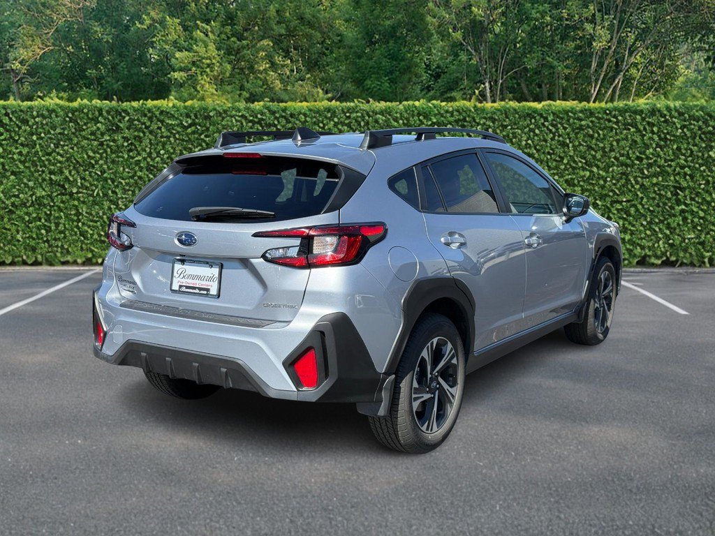 Used 2024 Subaru Crosstrek 2.0i Premium AWD/4WD image 3