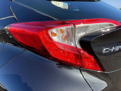 Used 2018 Toyota C-HR XLE image 15