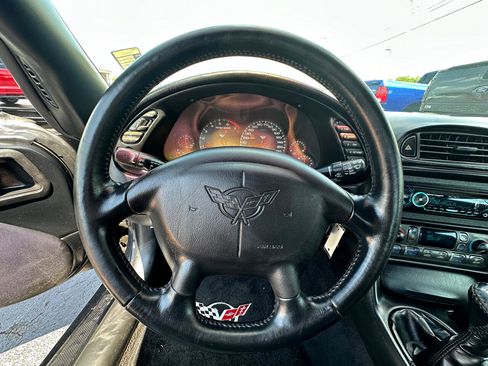 Used 2004 Chevrolet Corvette Convertible w/ Preferred Equipment Group image 10