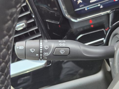 Used 2022 Chevrolet Silverado 1500 LT AWD/4WD image 18
