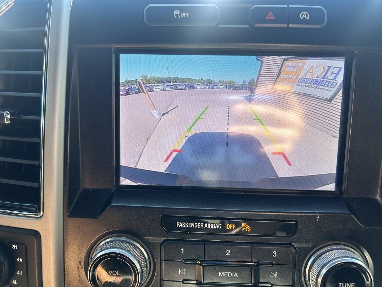 Used 2019 Ford F150 Lariat w/ Equipment Group 502A Luxury AWD/4WD image 23
