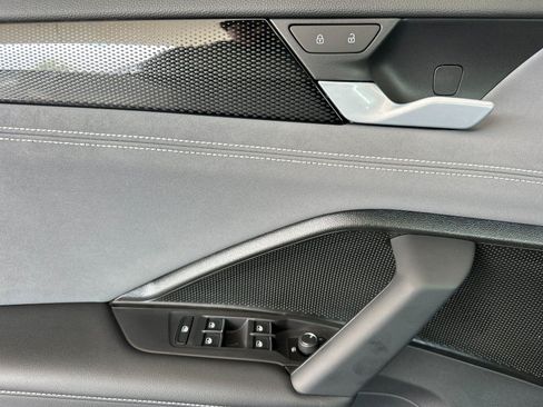 New 2026 Volkswagen Tiguan SE R-Line FWD image 10