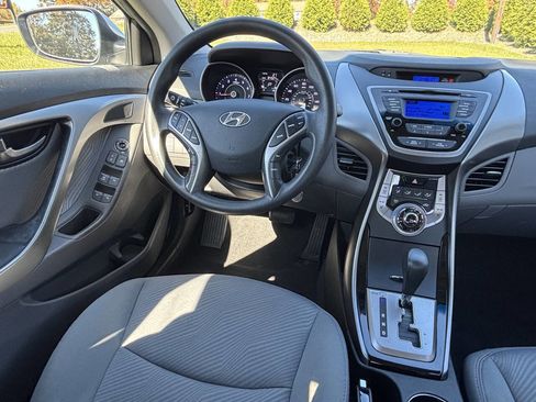 Used 2013 Hyundai Elantra GLS w/ Preferred Pkg image 11