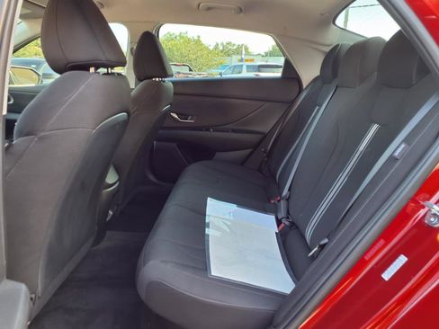Used 2025 Hyundai Elantra Blue image 47