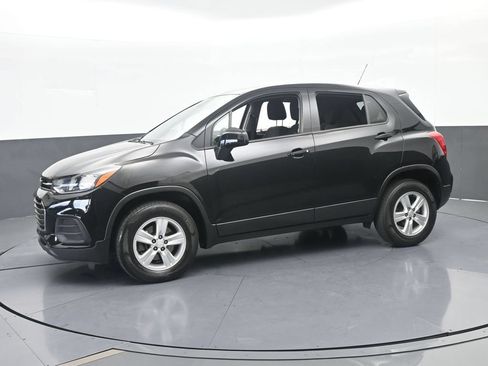 Used 2022 Chevrolet Trax LS w/ Tint and Cruise Package AWD/4WD image 2