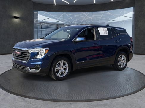 Certified 2022 GMC Terrain SLE FWD image 2