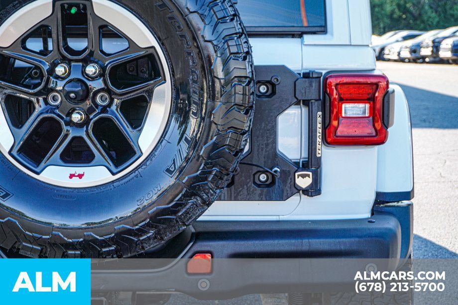Used 2021 Jeep Wrangler Unlimited Rubicon w/ Dual Top Group AWD/4WD image 12