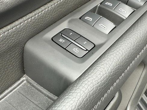 Used 2024 GMC Yukon Denali w/ Advanced Technology Package AWD/4WD image 21