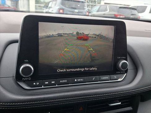 Used 2023 Nissan Rogue S AWD/4WD image 17