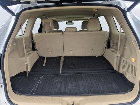 Used 2017 Toyota Highlander FWD V6 image 12