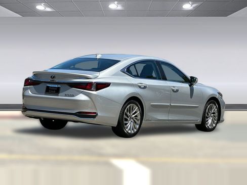 Used 2019 Lexus ES 300h w/ Accessory Package 2 FWD image 8