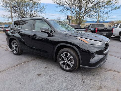 Used 2023 Toyota Highlander XLE image 7