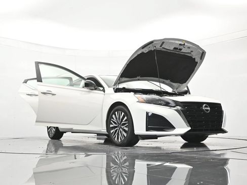 Certified 2025 Nissan Altima 2.5 SV FWD image 48