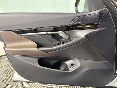 Certified 2025 BMW 530i w/ Premium Package RWD image 21
