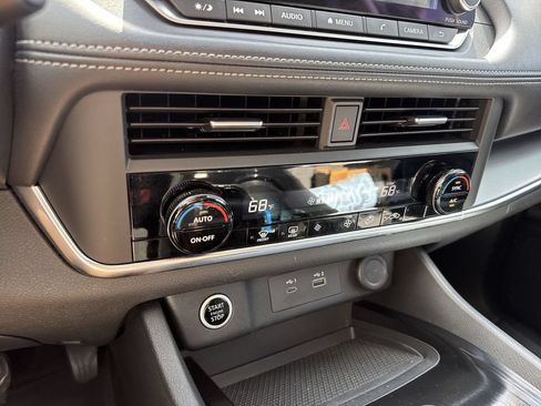 Used 2023 Nissan Rogue SV FWD image 52