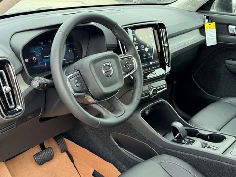 New 2026 Volvo XC40 B5 Core w/ Climate Package image 18