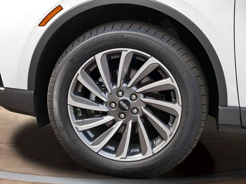 Used 2025 Lincoln Corsair Reserve FWD image 9