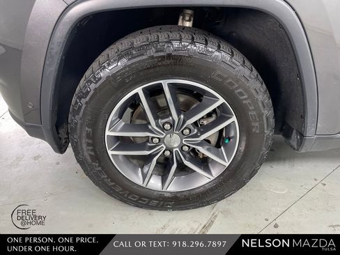 Used 2017 Jeep Grand Cherokee Limited w/ Luxury Group II image 11