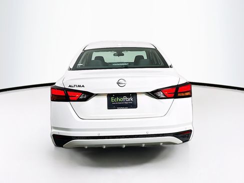 Used 2025 Nissan Altima 2.5 SV FWD image 7