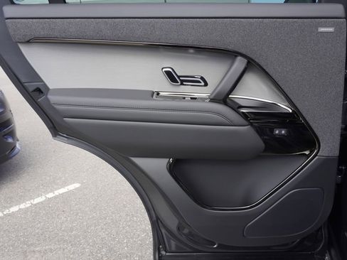 New 2025 Land Rover Range Rover Sport SE image 28