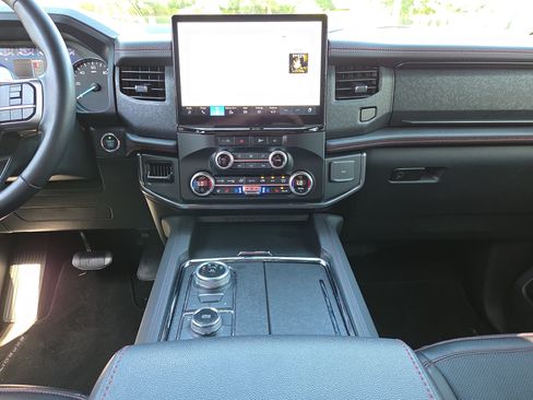 Used 2024 Ford Expedition Limited AWD/4WD image 24