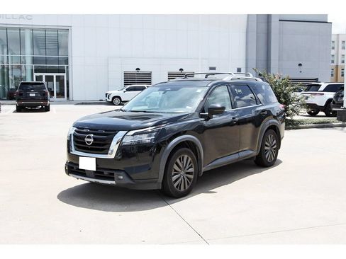 Used 2022 Nissan Pathfinder SL w/ SL Premium Package FWD image 3