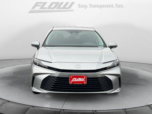 Used 2025 Toyota Camry LE image 2