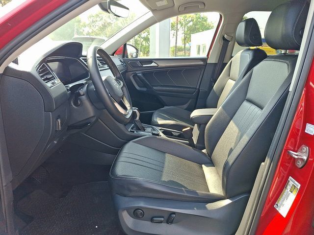 Used 2022 Volkswagen Tiguan SE AWD/4WD image 13
