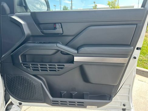 Used 2025 Toyota 4Runner SR5 AWD/4WD image 30