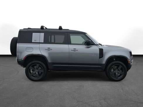 Used 2021 Land Rover Defender 110 SE image 4