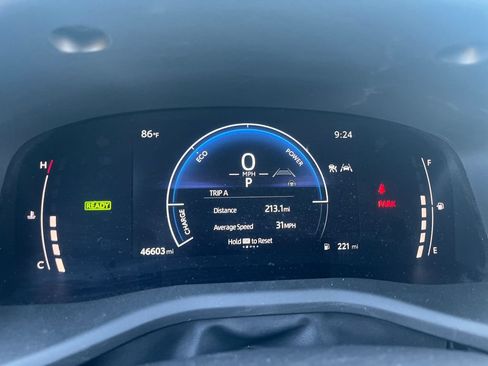 Used 2025 Toyota Camry SE w/ Convenience Package FWD image 17