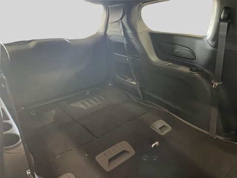 Used 2022 Chrysler Pacifica Touring image 18